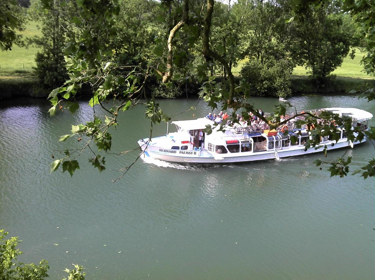 Camping Belle Riviere Chaniers Exterior foto