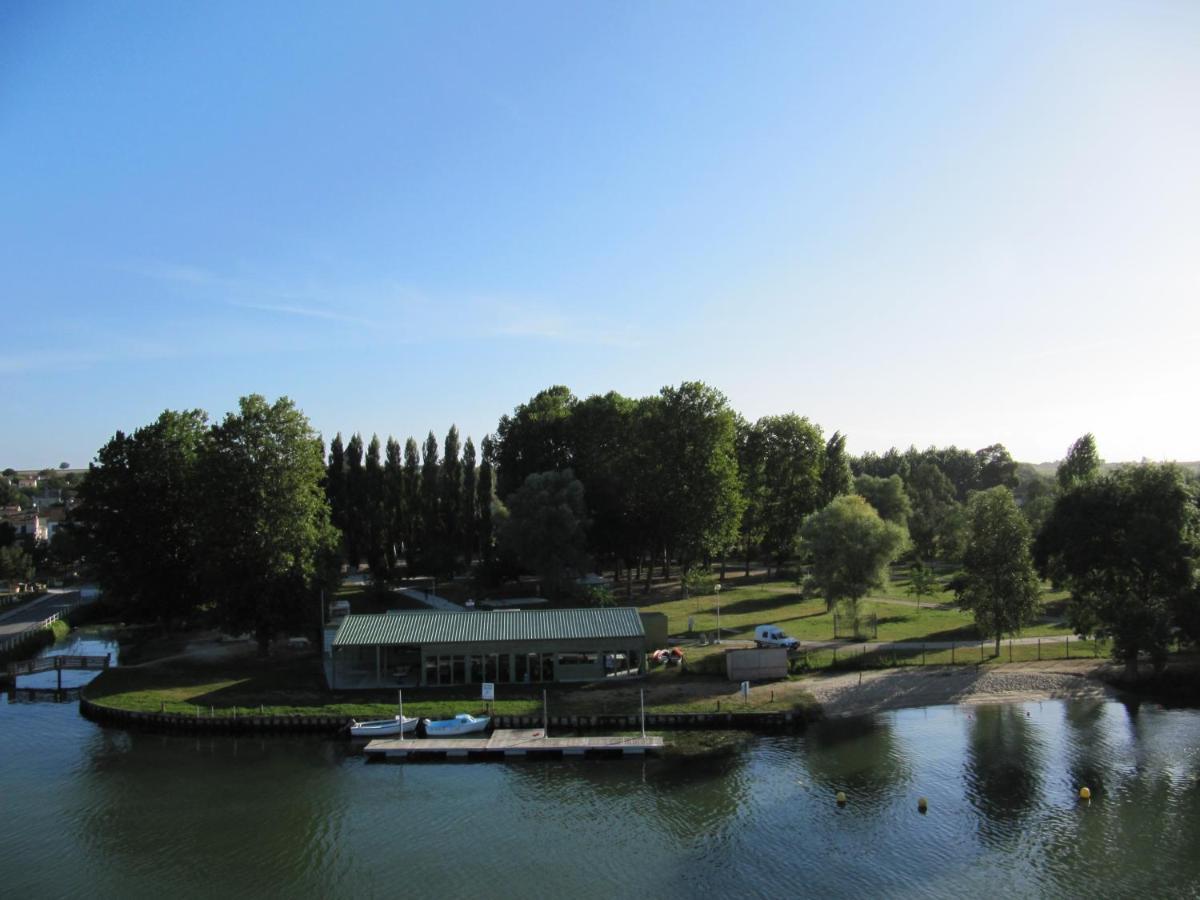 Camping Belle Riviere Chaniers Exterior foto