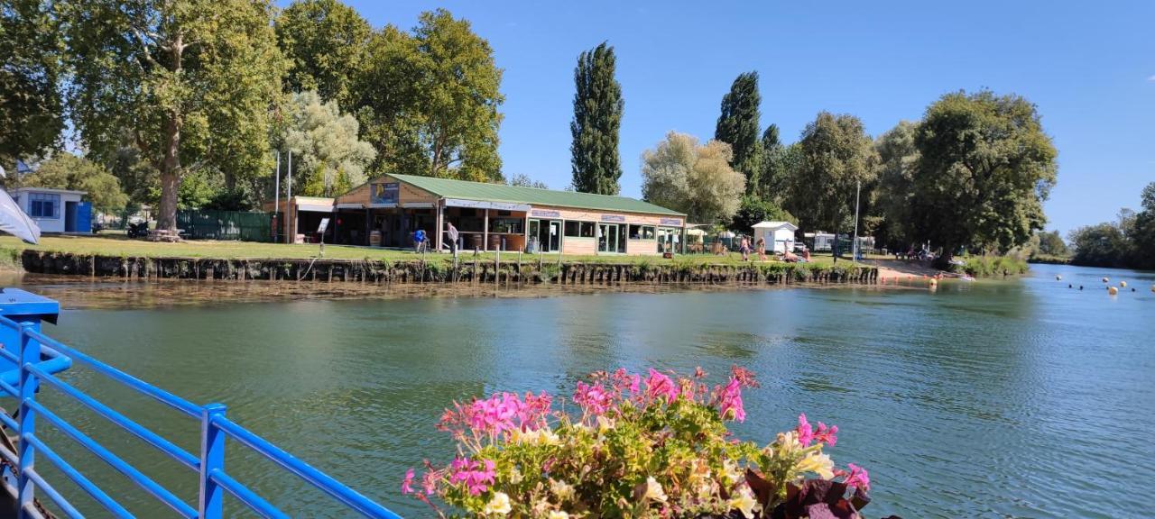 Camping Belle Riviere Chaniers Exterior foto