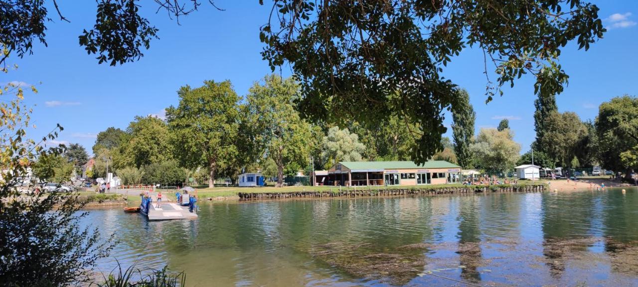 Camping Belle Riviere Chaniers Exterior foto