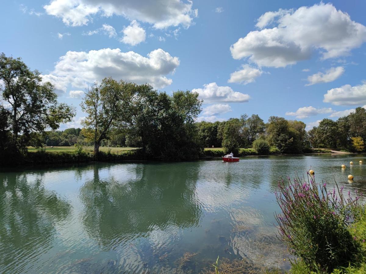 Camping Belle Riviere Chaniers Exterior foto