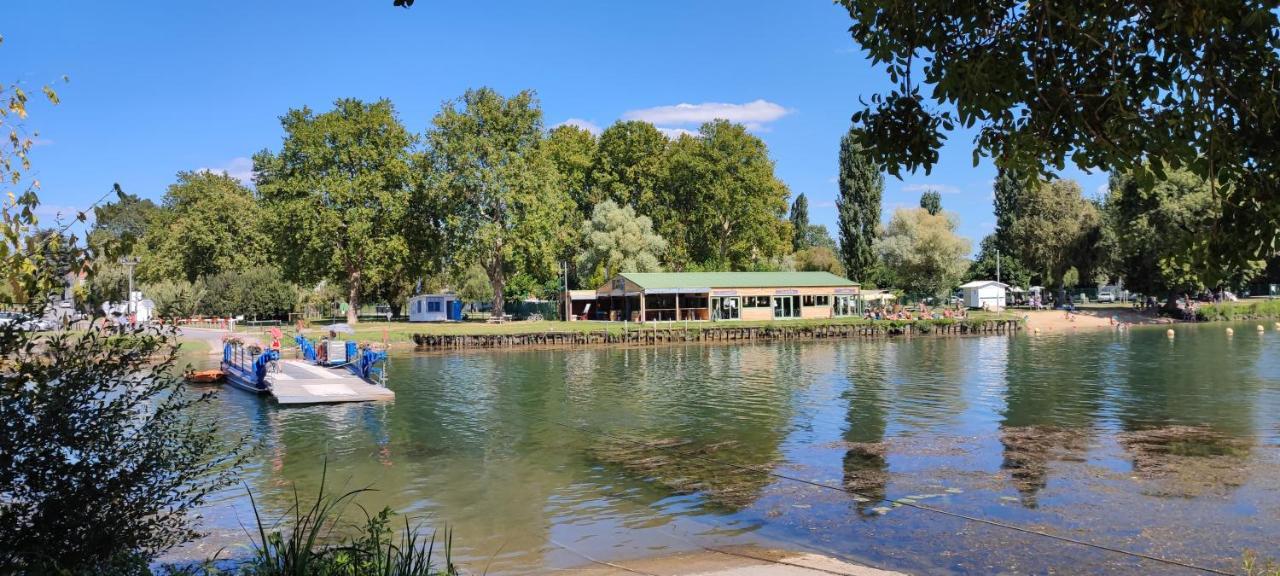 Camping Belle Riviere Chaniers Exterior foto